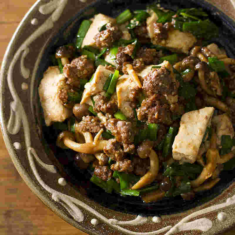 牛ひき肉を使った「牛そぼろすき焼き豆腐」