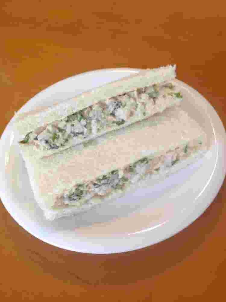 玉ねぎとツナのサンドイッチ
