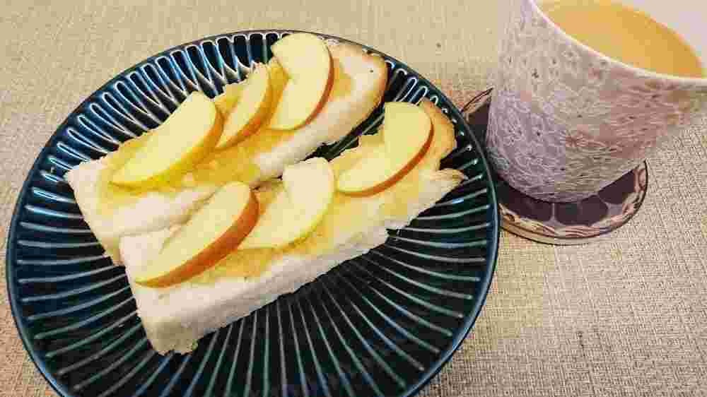 りんごのコンフィチュールがぬられたトースト
