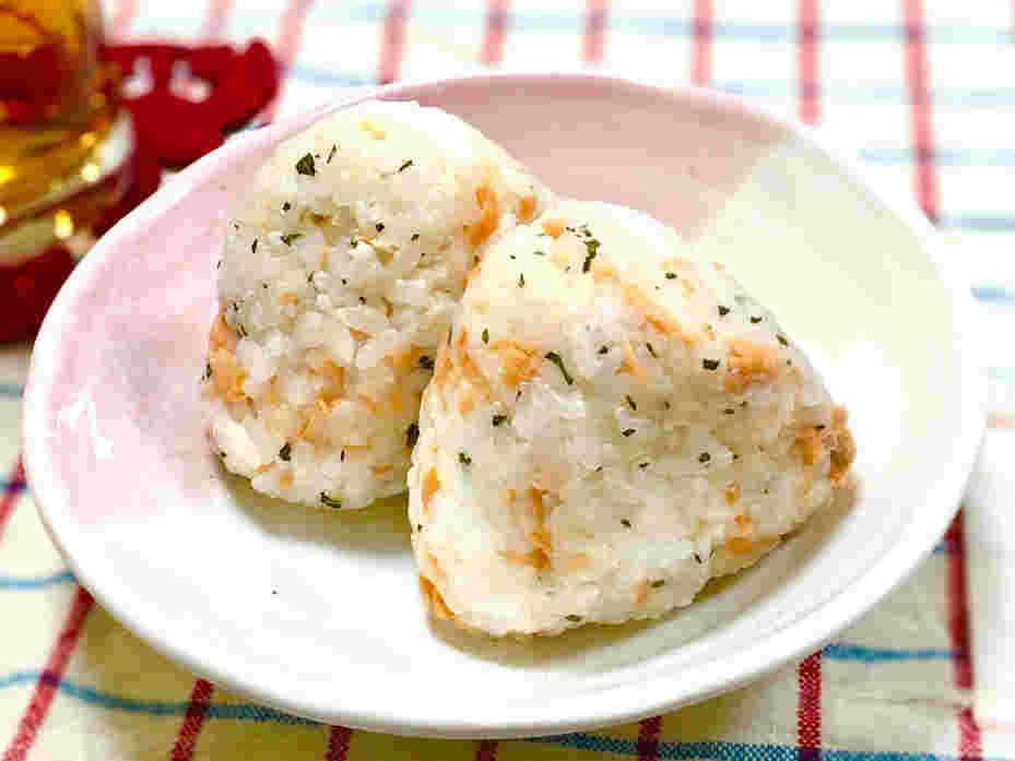 粉チーズとレモンの鮭おにぎり