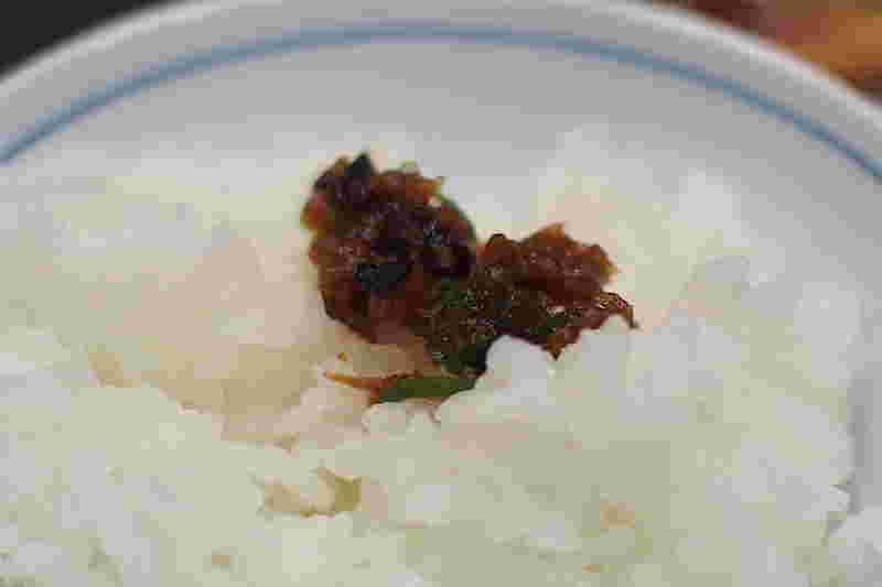 白いご飯と朴葉味噌