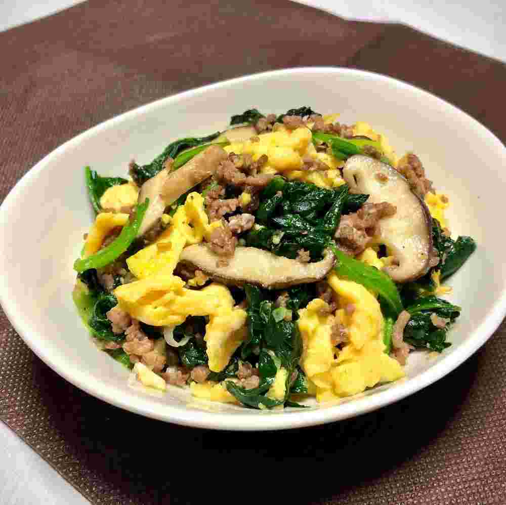 ほうれん草とひき肉の卵甘味噌炒め
