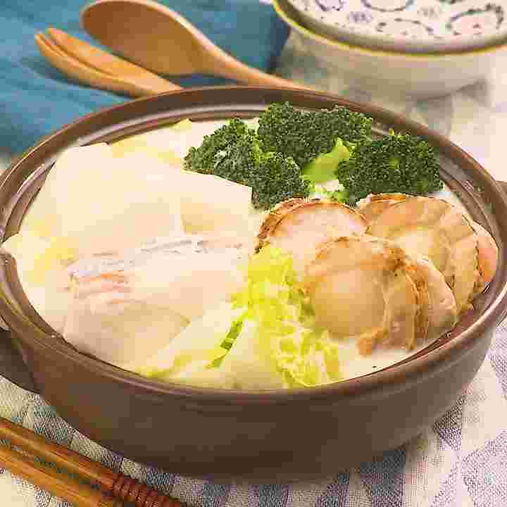 お魚を使った鍋料理「ホタテと白菜のミルク鍋」