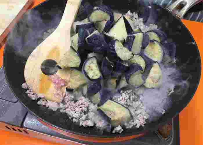 茄子とひき肉の野菜炒め