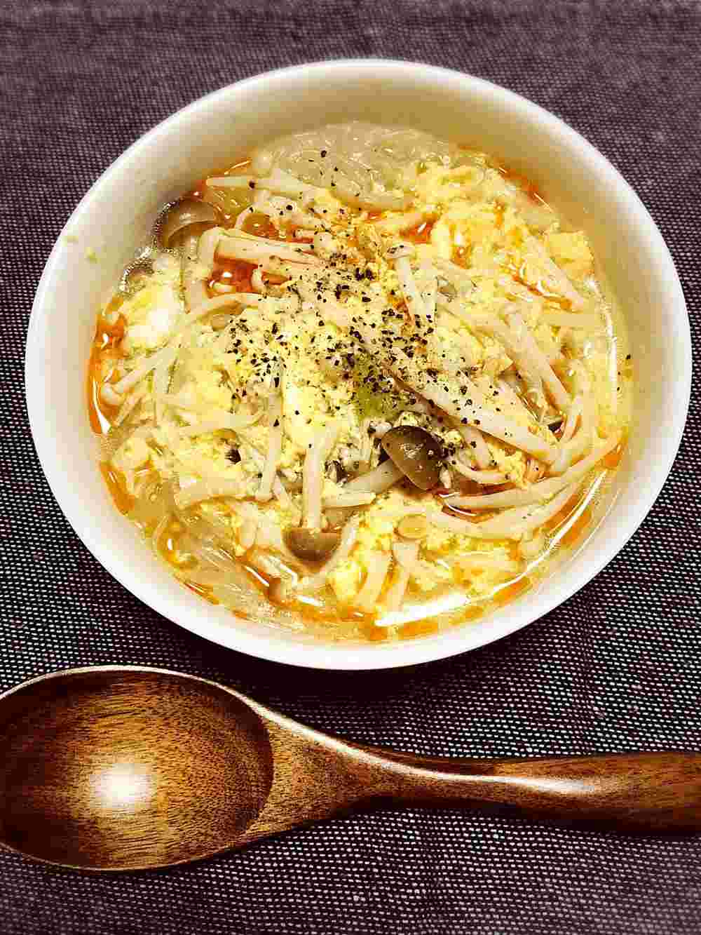 しめじと卵炒り酸辣湯スープ