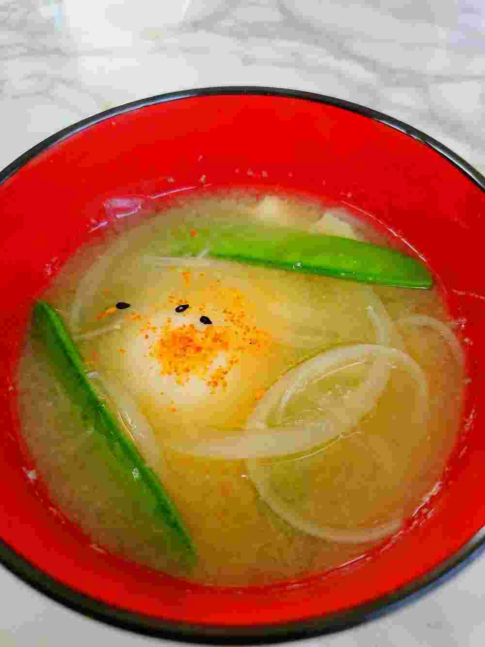 落とし卵入りの味噌汁