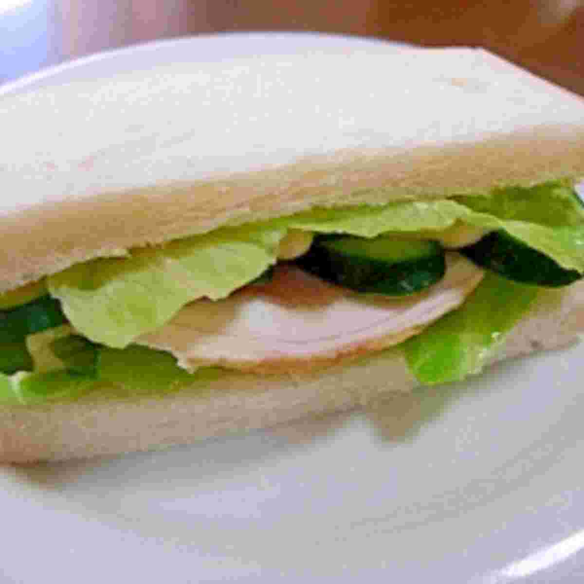 スモークハムと野菜のサンドイッチ