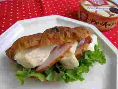 ピエダングロワとスモークハムのサンドイッチ