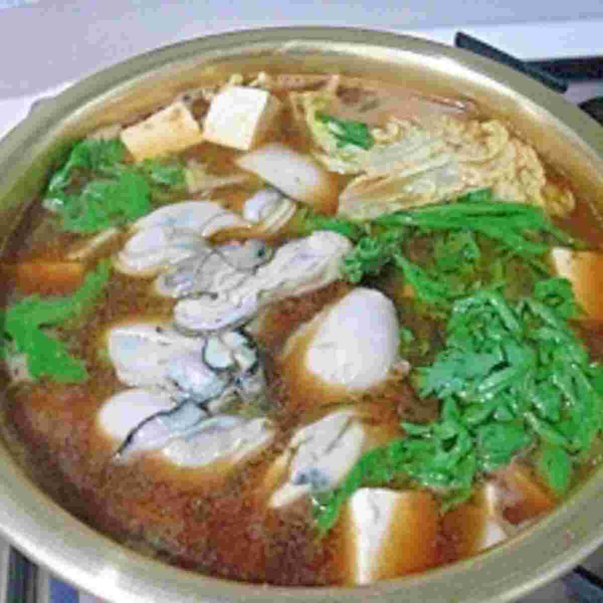 しっかりした赤だしの味わいが楽しめる牡蠣鍋