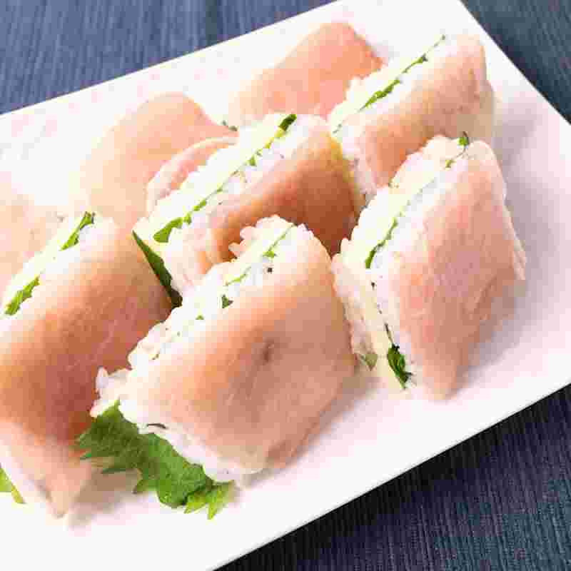 生ハムの塩気とスライスチーズのコクが美味しい押し寿司