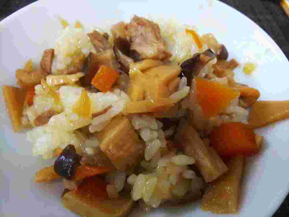 玉ねぎを使った中華風炊き込みご飯