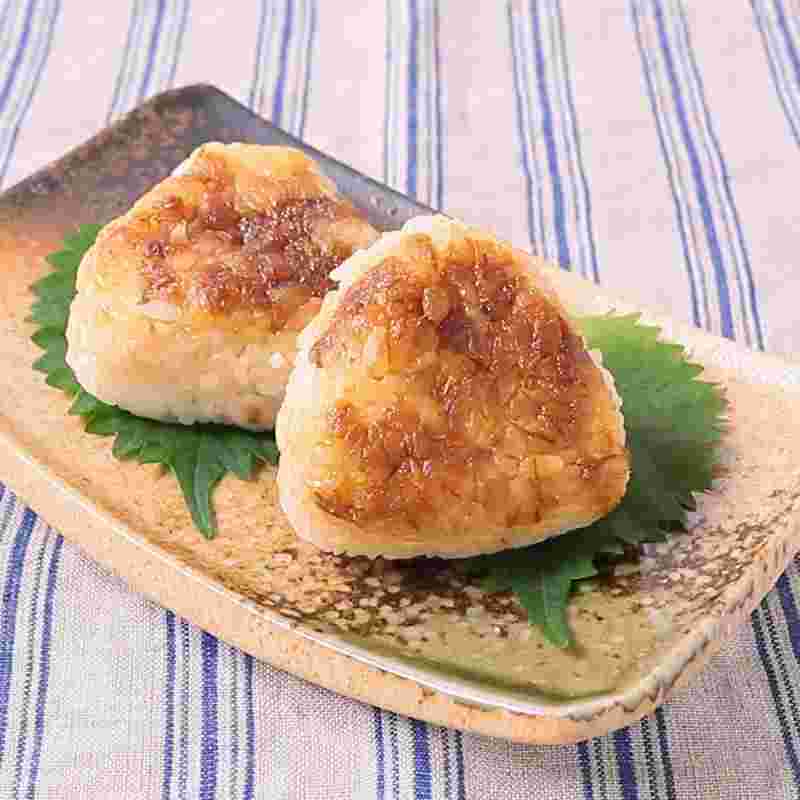 もろみ味噌をつけて焼いたおにぎり
