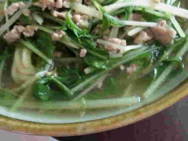 水菜とひき肉のあんかけ蕎麦