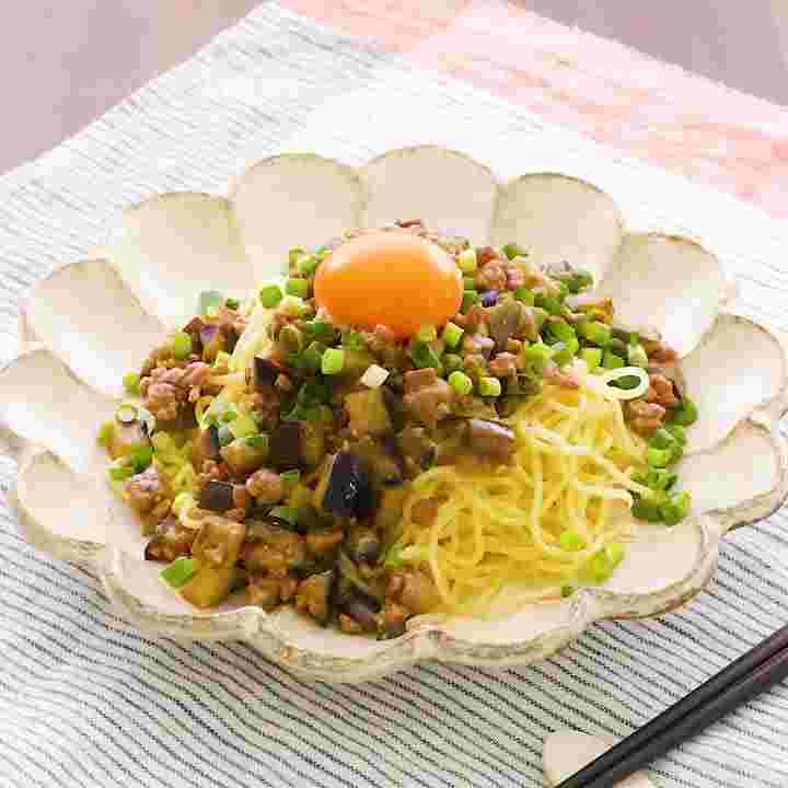 こってり味があとを引く♪  なす味噌あえ麺