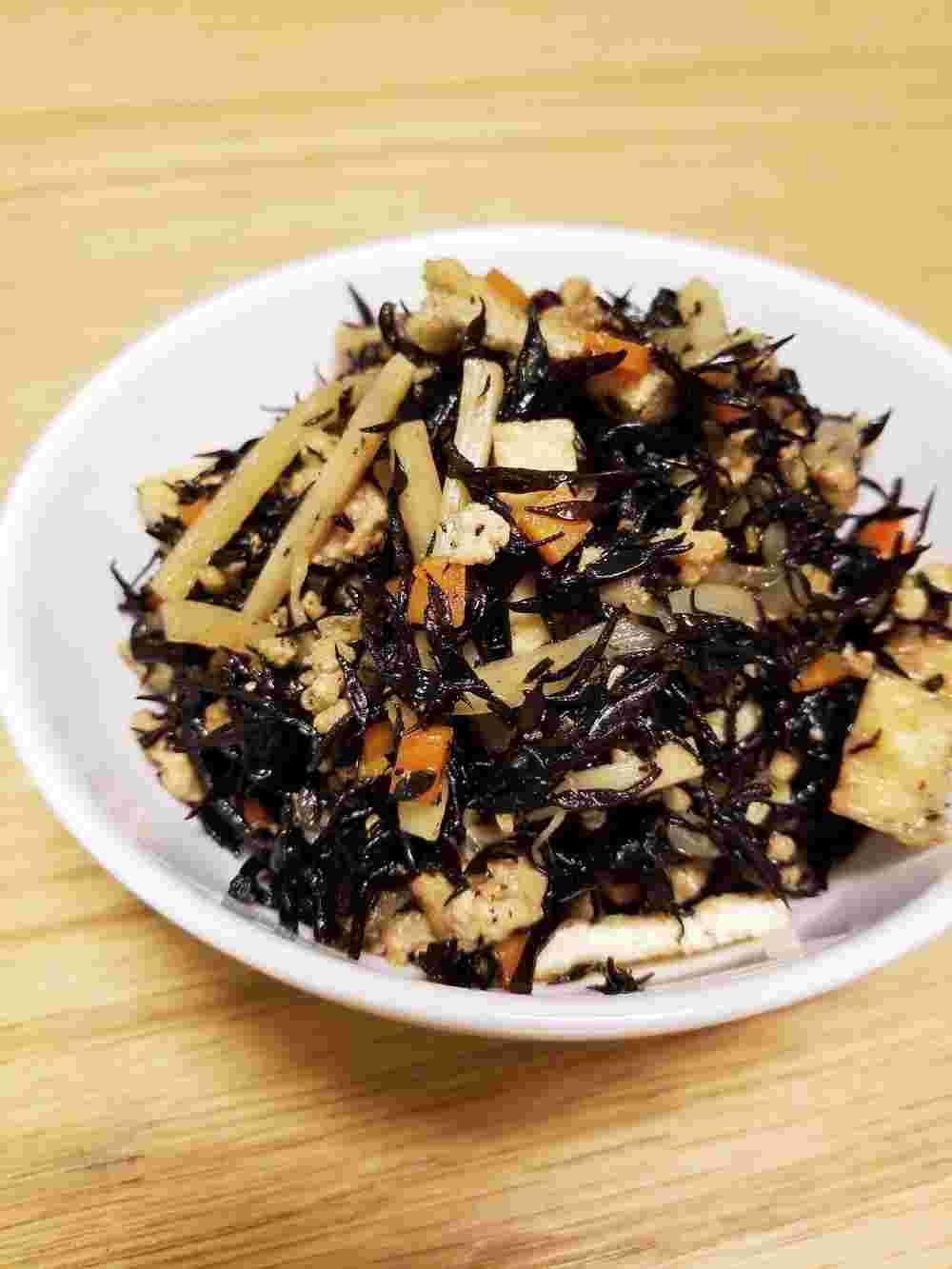 たけのことひき肉のひじき煮