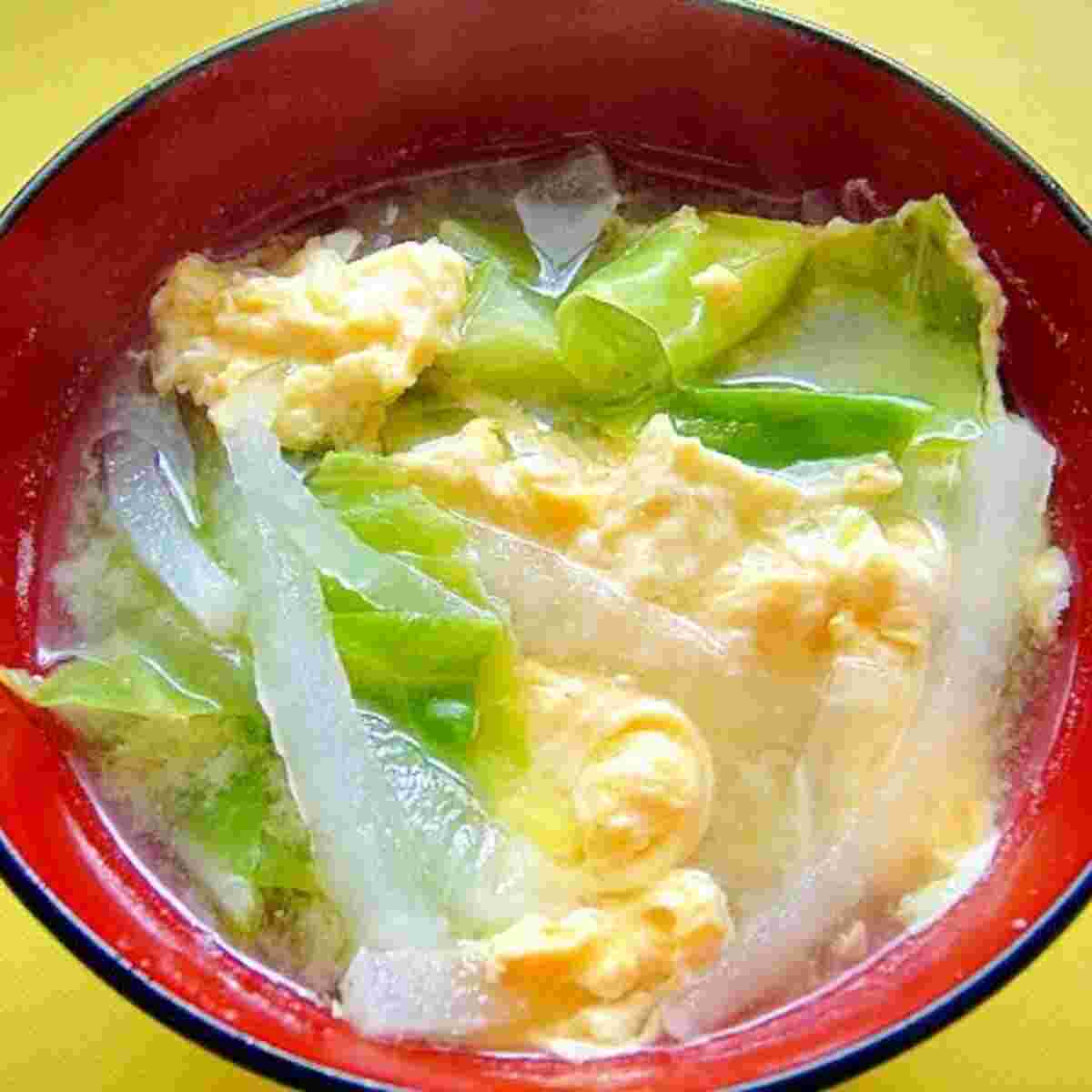 大根とキャベツ、たまごの味噌汁