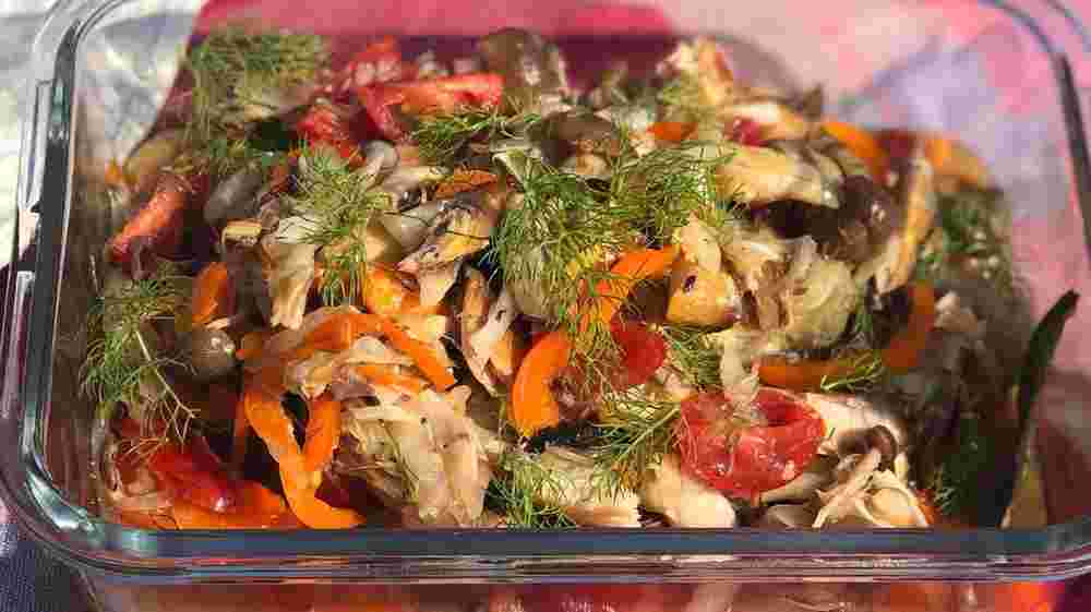 玉ねぎときので作る焼き塩サバで野菜たっぷりマリネ