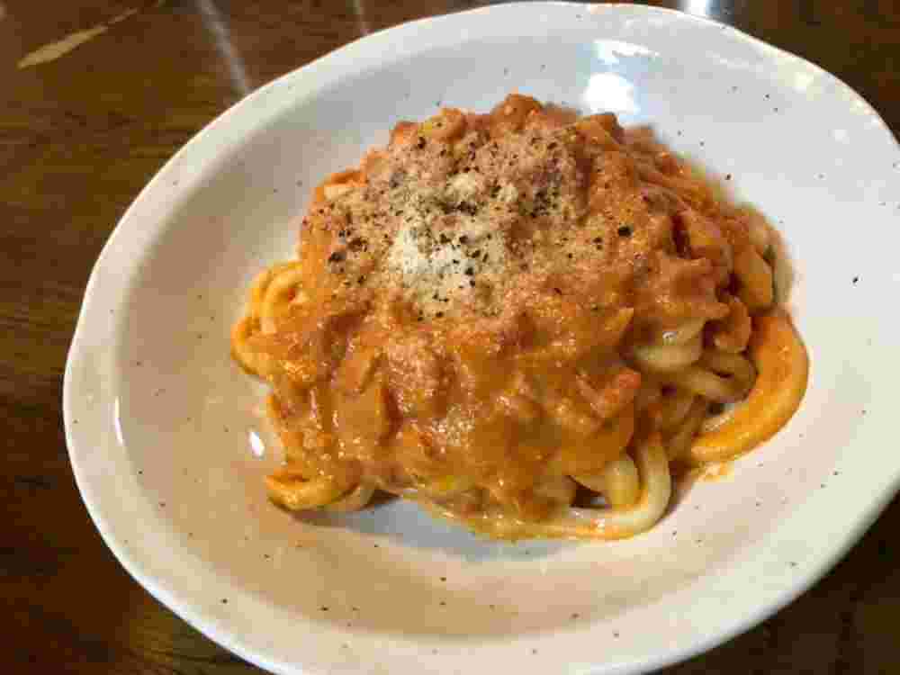 ベーコン入りトマトクリームうどん
