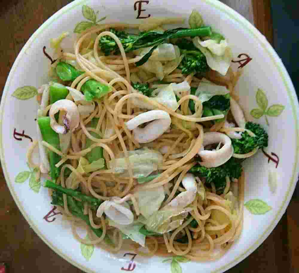 簡単なレシピで作るイカとスティックセニョールのパスタ