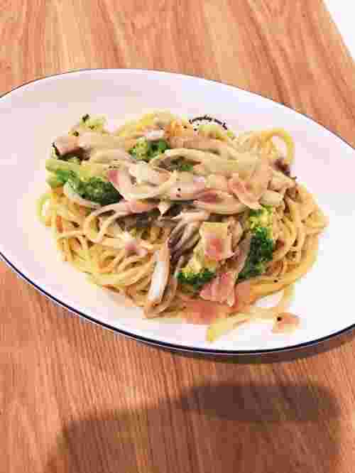 舞茸とベーコンのクリームパスタ