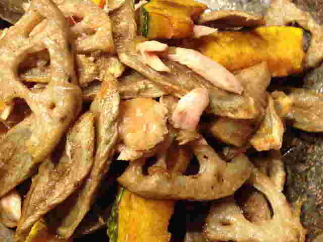 ごぼうと玉ねぎを使った揚げ野菜の和え物