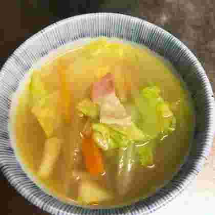 朝食におすすめの白菜とベーコンのコンソメスープ