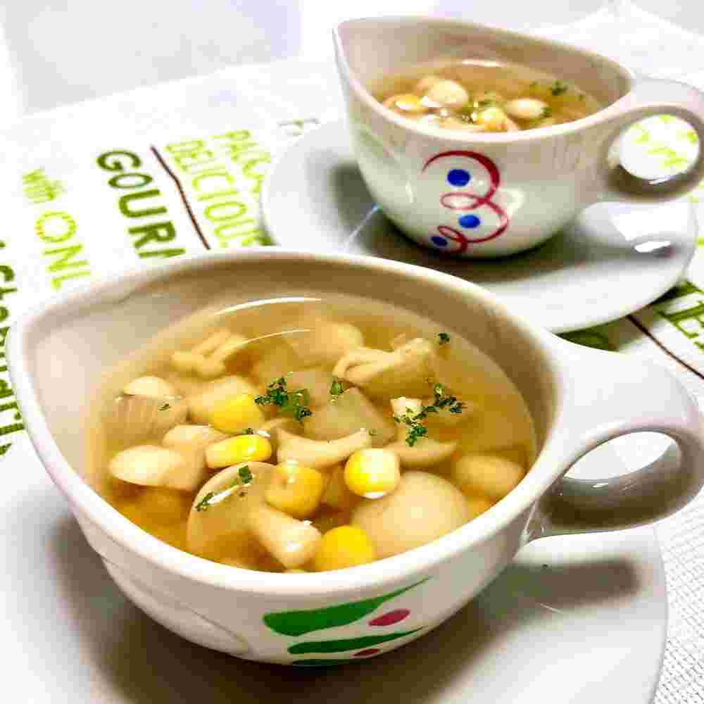 玉ねぎとしめじのコンソメスープ