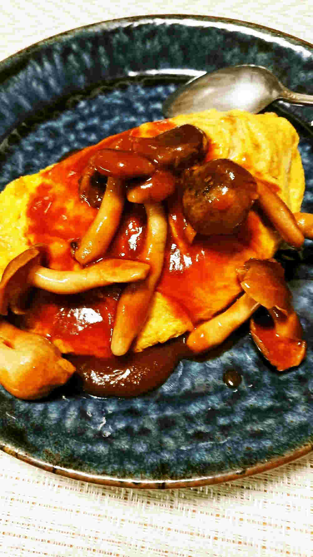 玉ねぎとしめじのオムライス
