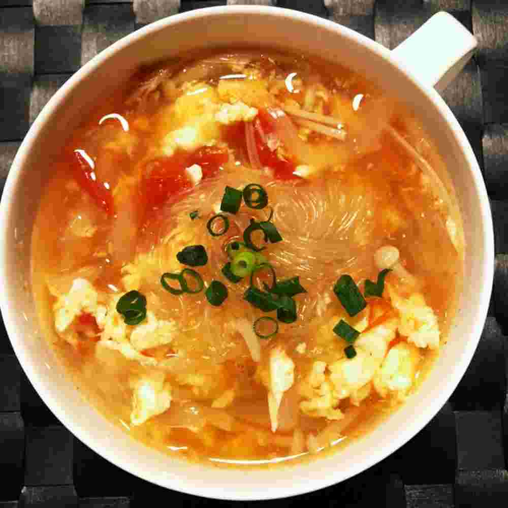 トマトと卵とえのきの春雨スープ
