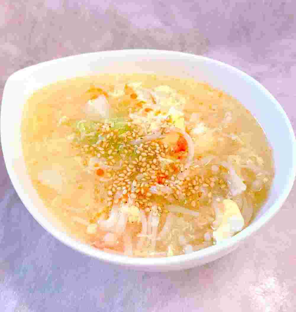 玉ねぎと白菜とカニカマのシャンタン中華スープ