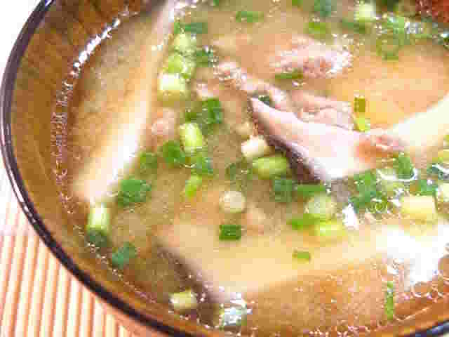 エリンギとひき肉の味噌汁