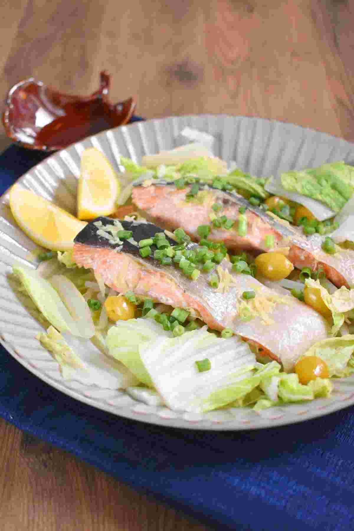 鮭ともやしと白菜の重ね蒸し