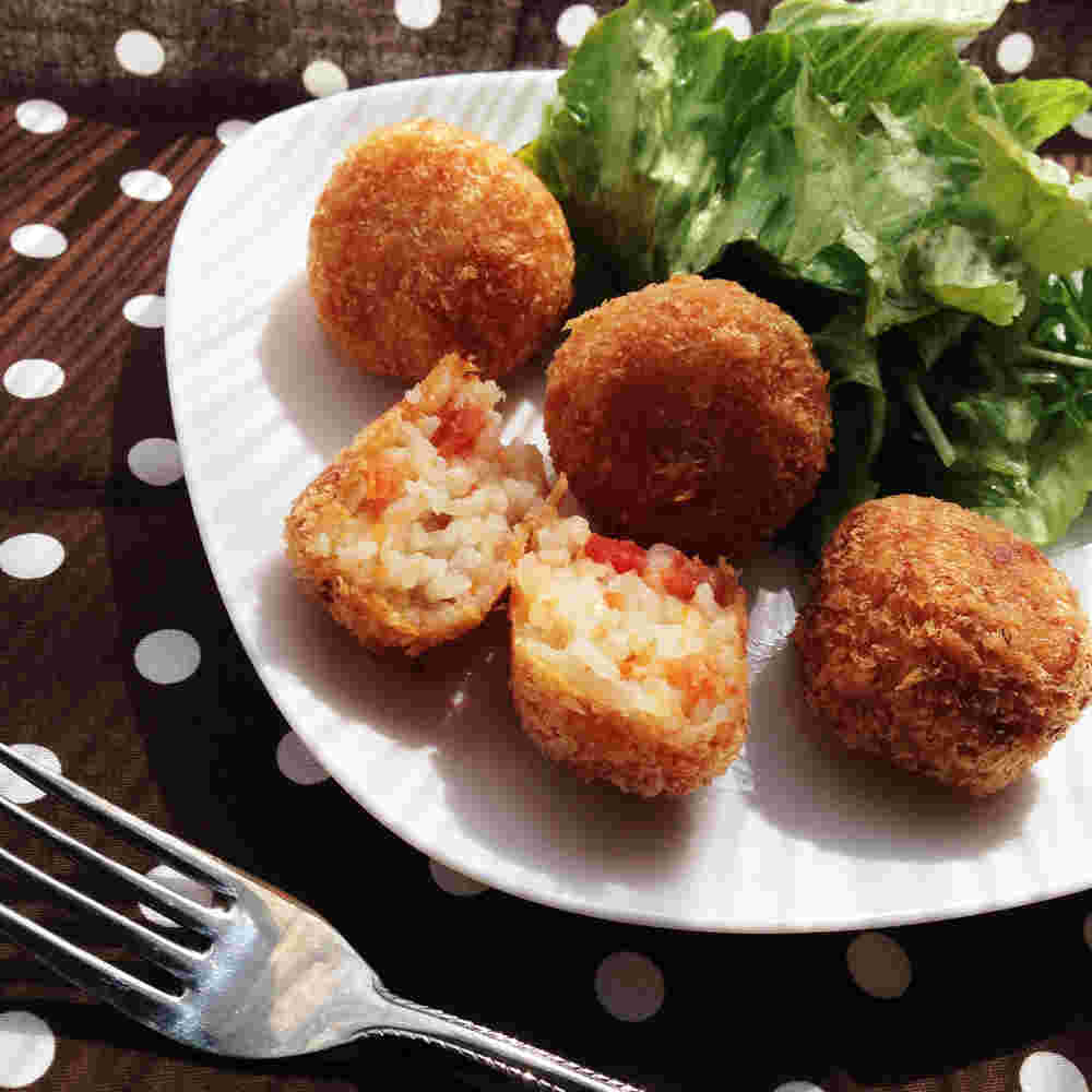 肉じゃがと卵を使ったライスコロッケ
