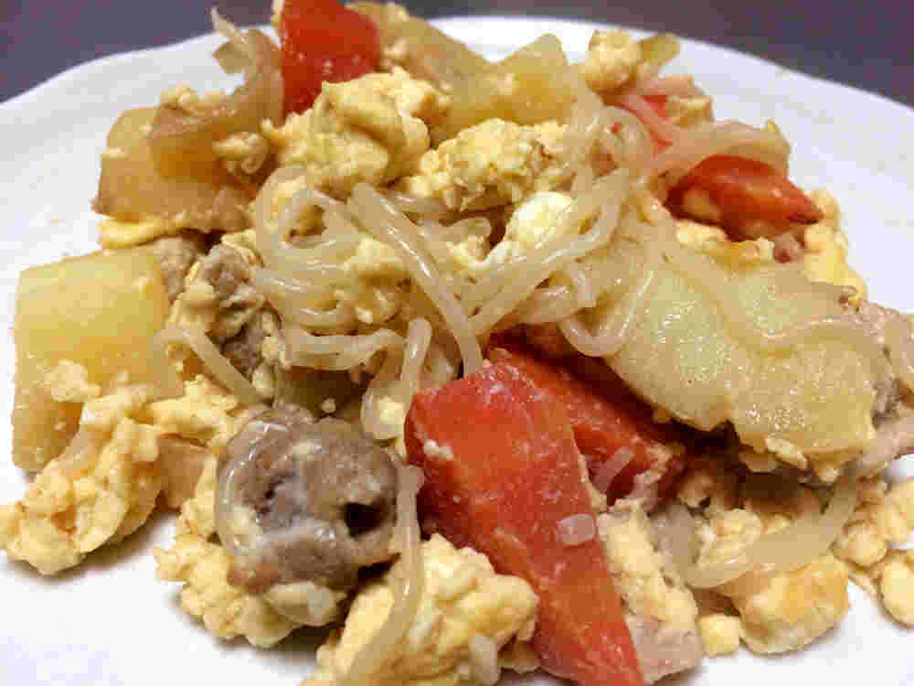 肉じゃがと卵を使った肉じゃがの卵炒め