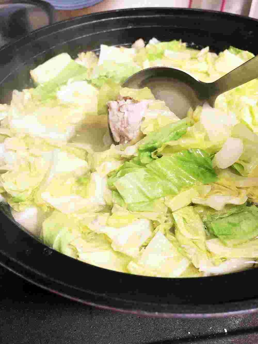玉ねぎと油揚げを使った水炊き風手作り鍋スープ