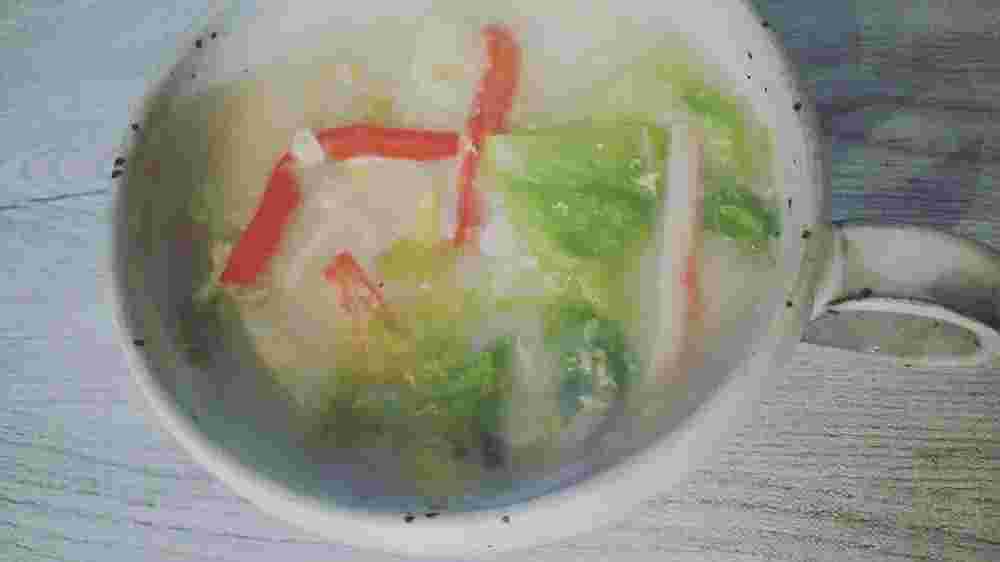 レタスと卵の中華風牛乳スープ