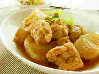玉ねぎと鶏肉を甘辛く煮た画像