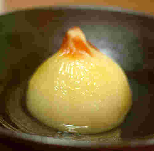 丸ごと玉ねぎの煮物画像