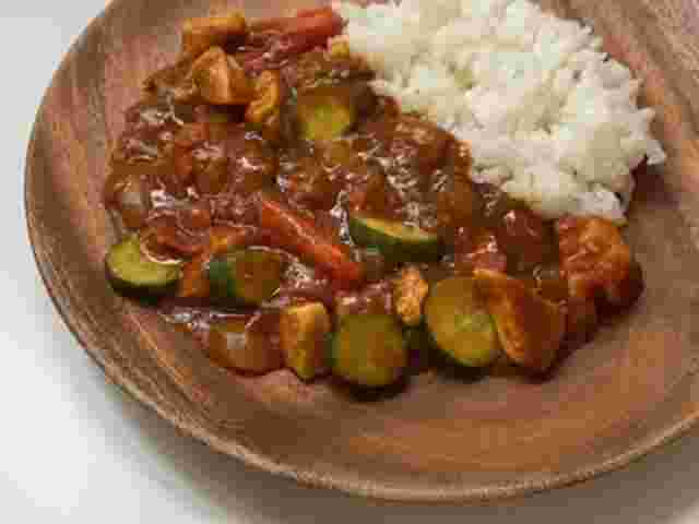 トマトときゅうりと玉ねぎの夏カレー