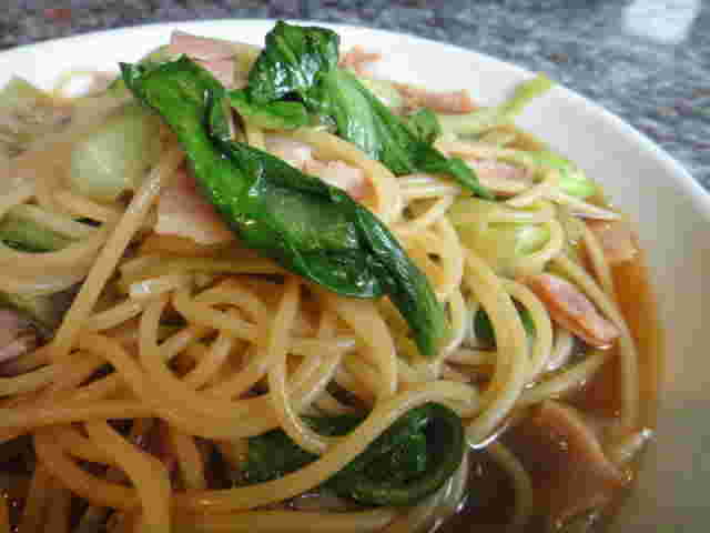 チンゲン菜とベーコンの和風パスタ