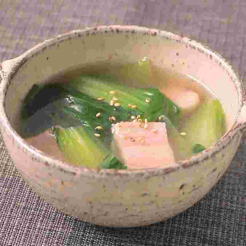 チンゲン菜とベーコンのとろとろ中華スープ