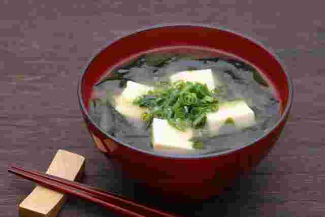 豆腐とわかめの味噌汁
