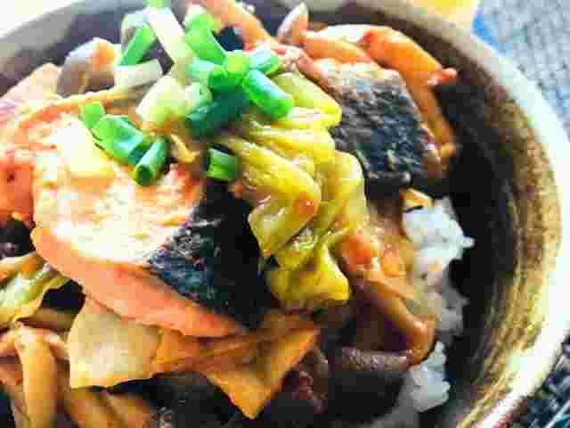 濃厚な味噌味のみそ鮭どんぶり