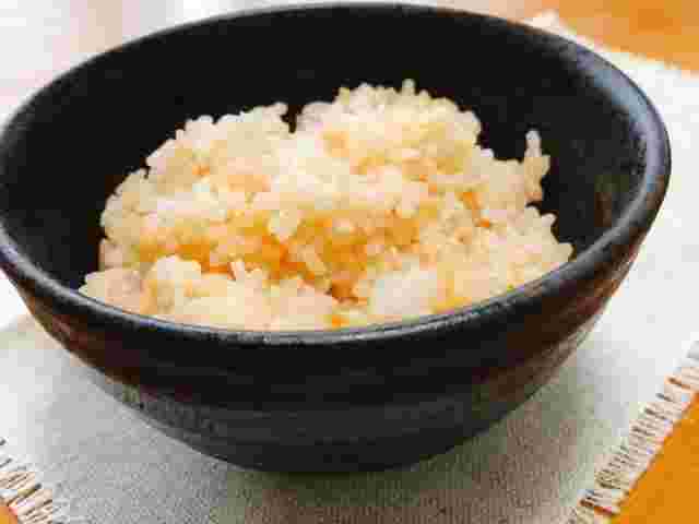 玉ねぎの皮で桃色ご飯