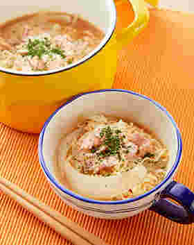 玉ねぎとベーコンを使ったインスタントラーメンのアレンジレシピ