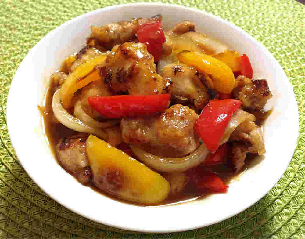 鮭ご飯に合わせた鶏肉の黒酢炒め