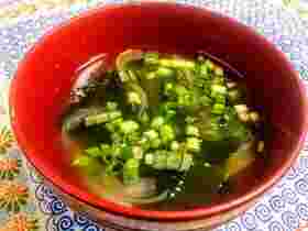 お手軽新玉ねぎの中華ワカメスープ