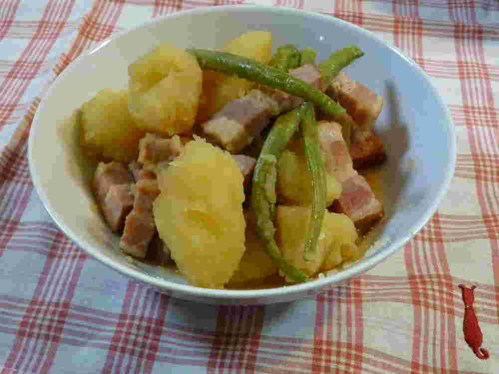 じゃがいもとベーコンといんげんの煮物