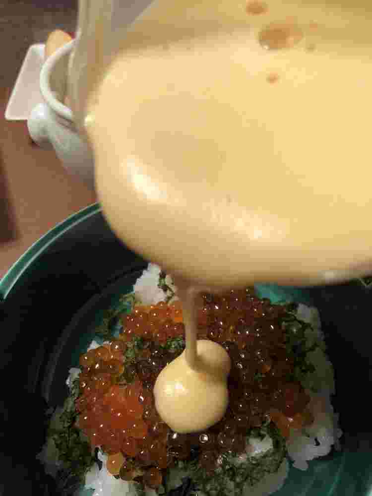 人気レシピでつくるふわふわ卵のいくら丼