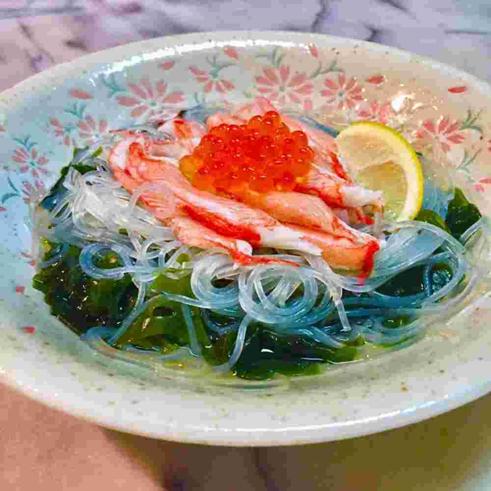 ワカメ春雨カニカマいくらの酢の物